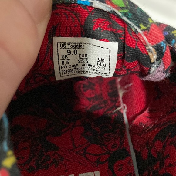 Vans x Marvel Authentic Marvel skate shoe. Toddler size 9. - Picture 4 of 6